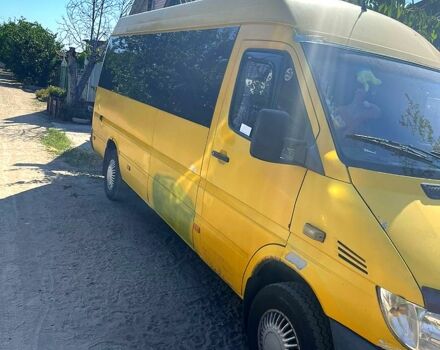 Желтый Мерседес Sprinter, объемом двигателя 2.2 л и пробегом 500 тыс. км за 6500 $, фото 1 на Automoto.ua