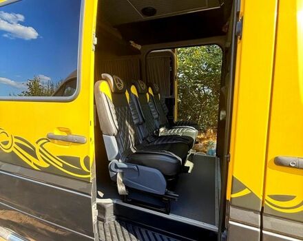 Желтый Мерседес Sprinter, объемом двигателя 2.7 л и пробегом 280 тыс. км за 9700 $, фото 2 на Automoto.ua