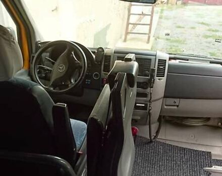 Желтый Мерседес Sprinter, объемом двигателя 2.14 л и пробегом 450 тыс. км за 28800 $, фото 14 на Automoto.ua