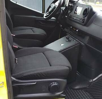 Желтый Мерседес Sprinter, объемом двигателя 3 л и пробегом 156 тыс. км за 33500 $, фото 13 на Automoto.ua