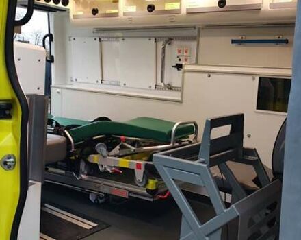 Желтый Мерседес Sprinter, объемом двигателя 3 л и пробегом 156 тыс. км за 33500 $, фото 7 на Automoto.ua