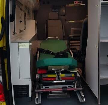 Желтый Мерседес Sprinter, объемом двигателя 3 л и пробегом 156 тыс. км за 33500 $, фото 6 на Automoto.ua