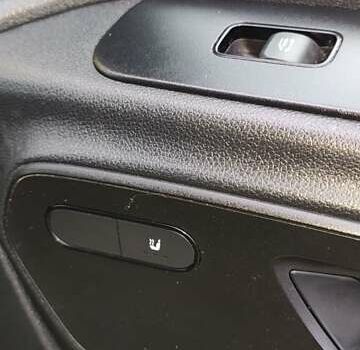 Желтый Мерседес Sprinter, объемом двигателя 3 л и пробегом 156 тыс. км за 33500 $, фото 19 на Automoto.ua