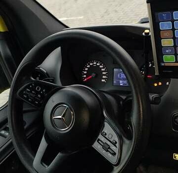 Желтый Мерседес Sprinter, объемом двигателя 3 л и пробегом 156 тыс. км за 33500 $, фото 16 на Automoto.ua