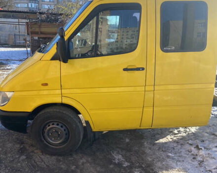 Желтый Мерседес Sprinter, объемом двигателя 2.69 л и пробегом 591 тыс. км за 12500 $, фото 6 на Automoto.ua