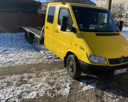 Желтый Мерседес Sprinter, объемом двигателя 2.69 л и пробегом 591 тыс. км за 12500 $, фото 1 на Automoto.ua