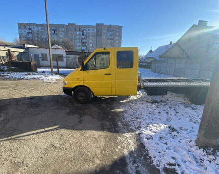 Желтый Мерседес Sprinter, объемом двигателя 2.69 л и пробегом 591 тыс. км за 12500 $, фото 5 на Automoto.ua
