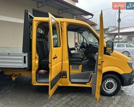 Желтый Мерседес Sprinter, объемом двигателя 2.2 л и пробегом 264 тыс. км за 16500 $, фото 14 на Automoto.ua