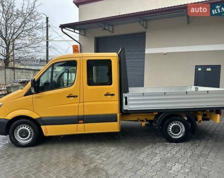 Желтый Мерседес Sprinter, объемом двигателя 2.2 л и пробегом 264 тыс. км за 16500 $, фото 5 на Automoto.ua