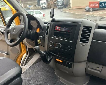 Желтый Мерседес Sprinter, объемом двигателя 2.2 л и пробегом 264 тыс. км за 16500 $, фото 17 на Automoto.ua