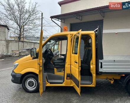 Желтый Мерседес Sprinter, объемом двигателя 2.2 л и пробегом 264 тыс. км за 16500 $, фото 13 на Automoto.ua