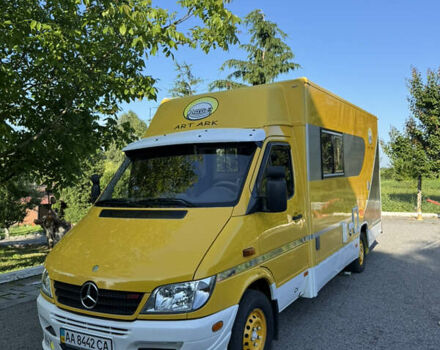 Желтый Мерседес Sprinter, объемом двигателя 2.3 л и пробегом 158 тыс. км за 42000 $, фото 3 на Automoto.ua