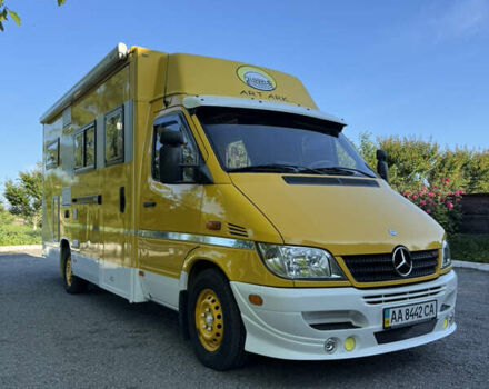 Желтый Мерседес Sprinter, объемом двигателя 2.3 л и пробегом 158 тыс. км за 42000 $, фото 2 на Automoto.ua