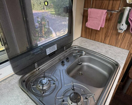 Желтый Мерседес Sprinter, объемом двигателя 2.3 л и пробегом 158 тыс. км за 42000 $, фото 27 на Automoto.ua