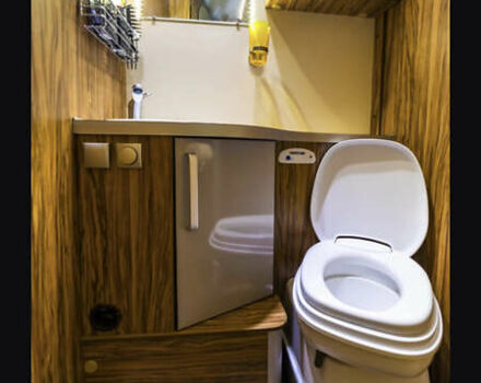 Желтый Мерседес Sprinter, объемом двигателя 2.15 л и пробегом 160 тыс. км за 35000 $, фото 14 на Automoto.ua