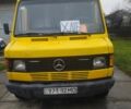 Желтый Мерседес Sprinter, объемом двигателя 2.3 л и пробегом 490 тыс. км за 3500 $, фото 1 на Automoto.ua
