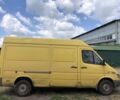 Желтый Мерседес Sprinter, объемом двигателя 2.2 л и пробегом 440 тыс. км за 4700 $, фото 1 на Automoto.ua