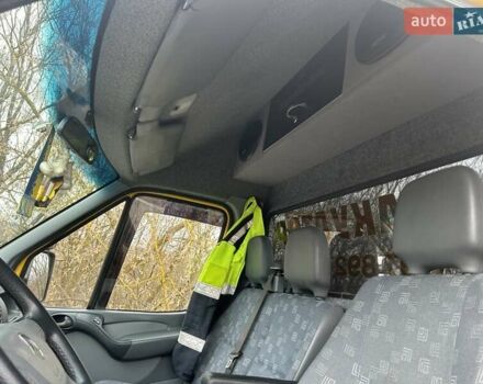 Желтый Мерседес Sprinter, объемом двигателя 2.15 л и пробегом 488 тыс. км за 15800 $, фото 17 на Automoto.ua