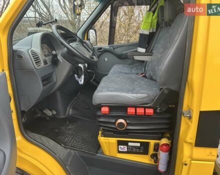 Желтый Мерседес Sprinter, объемом двигателя 2.15 л и пробегом 488 тыс. км за 15800 $, фото 14 на Automoto.ua