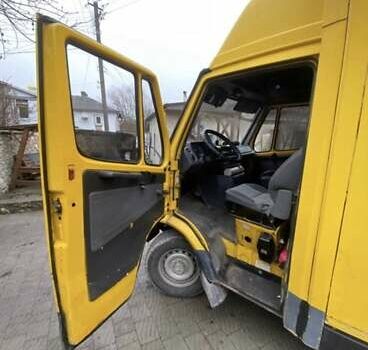 Жовтий Мерседес Sprinter, об'ємом двигуна 2.3 л та пробігом 399 тис. км за 3300 $, фото 12 на Automoto.ua