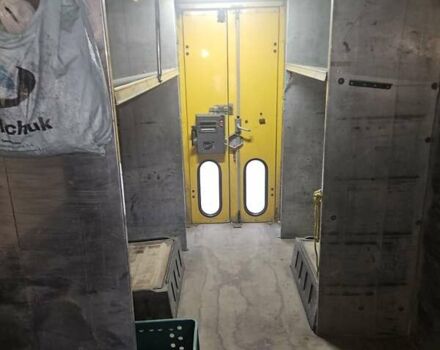 Жовтий Мерседес Sprinter, об'ємом двигуна 2.3 л та пробігом 300 тис. км за 2000 $, фото 1 на Automoto.ua