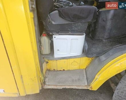 Жовтий Мерседес Sprinter, об'ємом двигуна 2.3 л та пробігом 300 тис. км за 2000 $, фото 9 на Automoto.ua