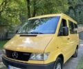 Желтый Мерседес Sprinter, объемом двигателя 2.5 л и пробегом 200 тыс. км за 4999 $, фото 1 на Automoto.ua