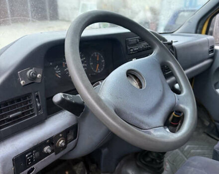 Желтый Мерседес Sprinter, объемом двигателя 3 л и пробегом 100 тыс. км за 4000 $, фото 4 на Automoto.ua