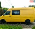 Желтый Мерседес Sprinter, объемом двигателя 2.2 л и пробегом 625 тыс. км за 6400 $, фото 1 на Automoto.ua