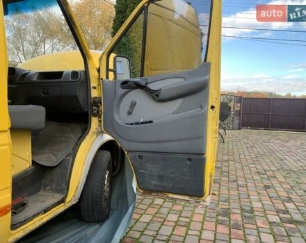 Желтый Мерседес Sprinter, объемом двигателя 2.15 л и пробегом 800 тыс. км за 5700 $, фото 1 на Automoto.ua