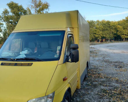 Желтый Мерседес Sprinter, объемом двигателя 2.1 л и пробегом 404 тыс. км за 7600 $, фото 4 на Automoto.ua