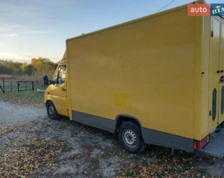 Желтый Мерседес Sprinter, объемом двигателя 2.15 л и пробегом 400 тыс. км за 8900 $, фото 3 на Automoto.ua