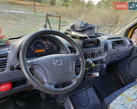 Желтый Мерседес Sprinter, объемом двигателя 2.1 л и пробегом 404 тыс. км за 7600 $, фото 5 на Automoto.ua