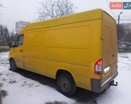 Желтый Мерседес Sprinter, объемом двигателя 2.2 л и пробегом 647 тыс. км за 7300 $, фото 3 на Automoto.ua