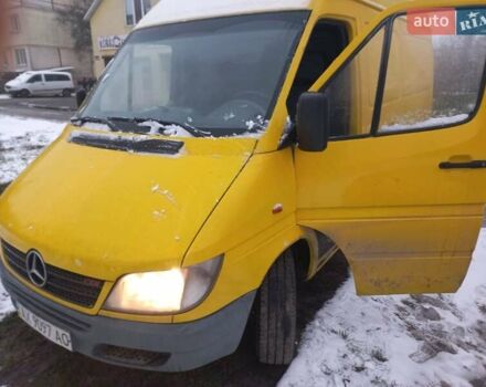 Желтый Мерседес Sprinter, объемом двигателя 2.2 л и пробегом 647 тыс. км за 7300 $, фото 11 на Automoto.ua