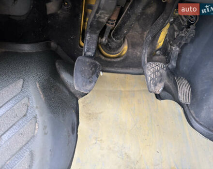 Желтый Мерседес Sprinter, объемом двигателя 2.15 л и пробегом 900 тыс. км за 4600 $, фото 13 на Automoto.ua