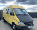 Желтый Мерседес Sprinter, объемом двигателя 2.15 л и пробегом 600 тыс. км за 7900 $, фото 1 на Automoto.ua