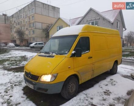 Желтый Мерседес Sprinter, объемом двигателя 2.2 л и пробегом 647 тыс. км за 7300 $, фото 5 на Automoto.ua