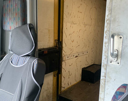 Жовтий Мерседес Sprinter, об'ємом двигуна 2.15 л та пробігом 150 тис. км за 8900 $, фото 9 на Automoto.ua