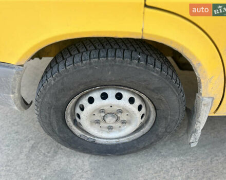 Желтый Мерседес Sprinter, объемом двигателя 2.15 л и пробегом 914 тыс. км за 8000 $, фото 9 на Automoto.ua