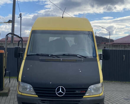 Желтый Мерседес Sprinter, объемом двигателя 2.15 л и пробегом 600 тыс. км за 7900 $, фото 1 на Automoto.ua