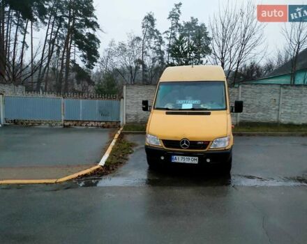 Желтый Мерседес Sprinter, объемом двигателя 2.2 л и пробегом 100 тыс. км за 9000 $, фото 7 на Automoto.ua