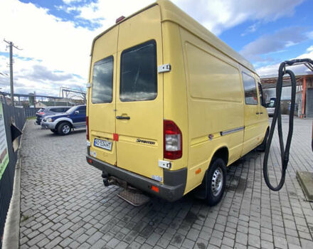 Желтый Мерседес Sprinter, объемом двигателя 2.15 л и пробегом 600 тыс. км за 7900 $, фото 2 на Automoto.ua