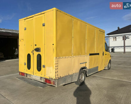 Желтый Мерседес Sprinter, объемом двигателя 2.15 л и пробегом 914 тыс. км за 8000 $, фото 2 на Automoto.ua