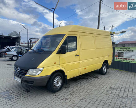 Желтый Мерседес Sprinter, объемом двигателя 2.15 л и пробегом 600 тыс. км за 7900 $, фото 4 на Automoto.ua