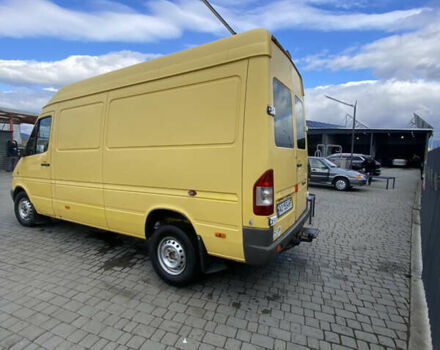 Желтый Мерседес Sprinter, объемом двигателя 2.15 л и пробегом 600 тыс. км за 7900 $, фото 3 на Automoto.ua