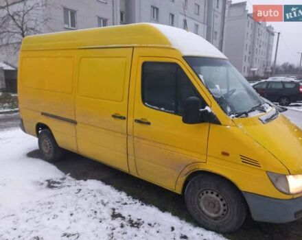 Желтый Мерседес Sprinter, объемом двигателя 2.2 л и пробегом 647 тыс. км за 7300 $, фото 1 на Automoto.ua