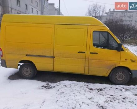Желтый Мерседес Sprinter, объемом двигателя 2.2 л и пробегом 647 тыс. км за 7300 $, фото 2 на Automoto.ua