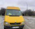 Желтый Мерседес Sprinter, объемом двигателя 2.2 л и пробегом 530 тыс. км за 4000 $, фото 1 на Automoto.ua