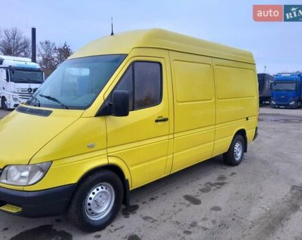Желтый Мерседес Sprinter, объемом двигателя 2.1 л и пробегом 345 тыс. км за 7800 $, фото 2 на Automoto.ua
